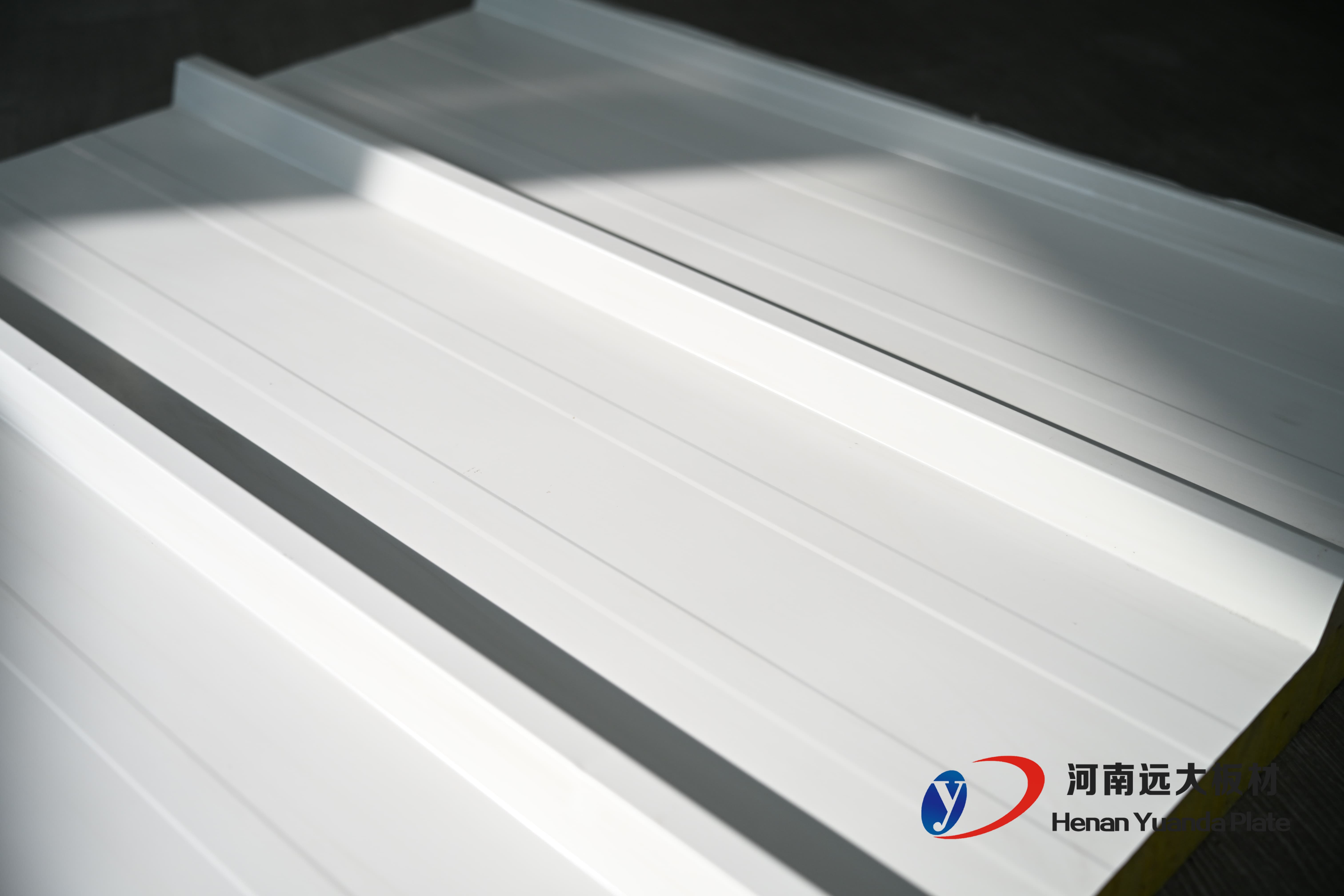 邁向高性能工業廠房：揭秘聚氨酯夾芯板如何成為您的競爭優勢